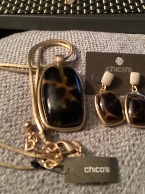 Chico's amazing style.  Necklace and Earrings Set TORTOISE DESIGN NWT